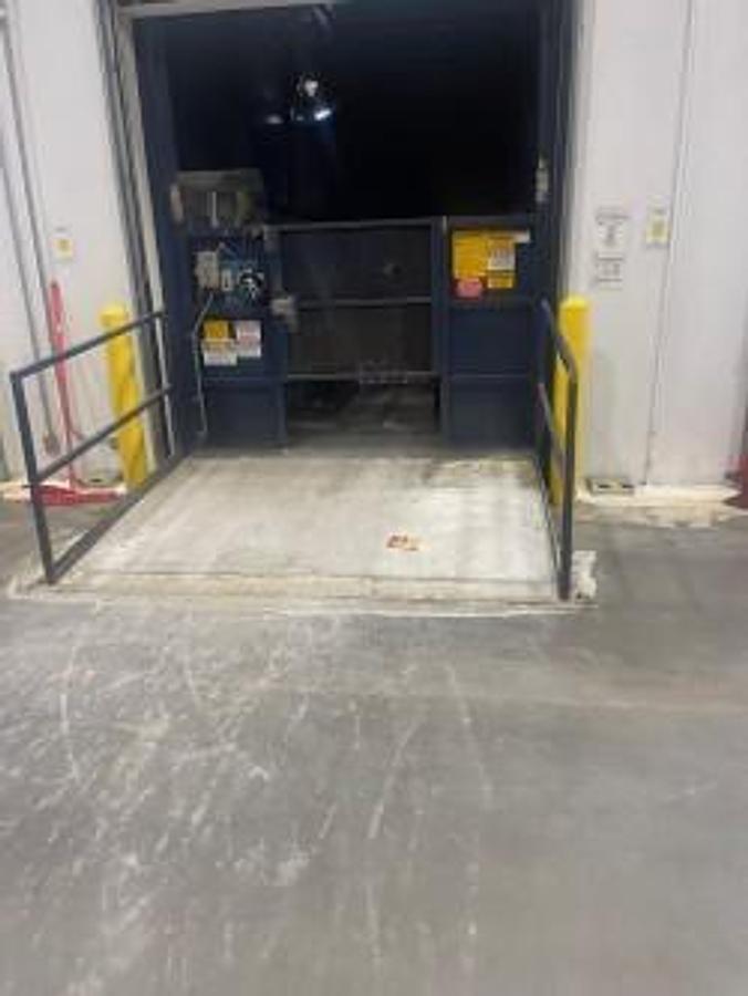 Used BACE 5 YARD STATIONARY COMPACTOR