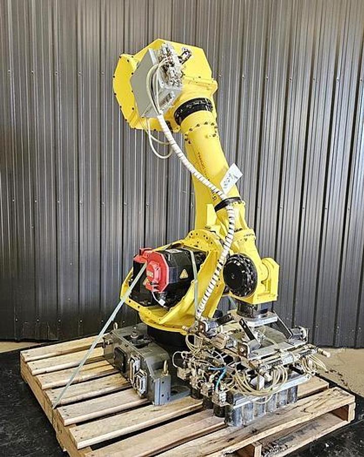 Used FANUC ROBOT PALLETIZING SYSTEM