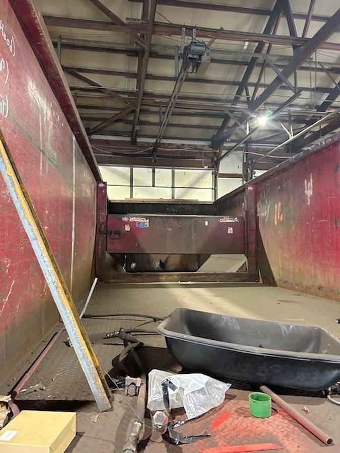 Refurbished Contract Welding Refurbished 6yd Stationary Pre-Crusher