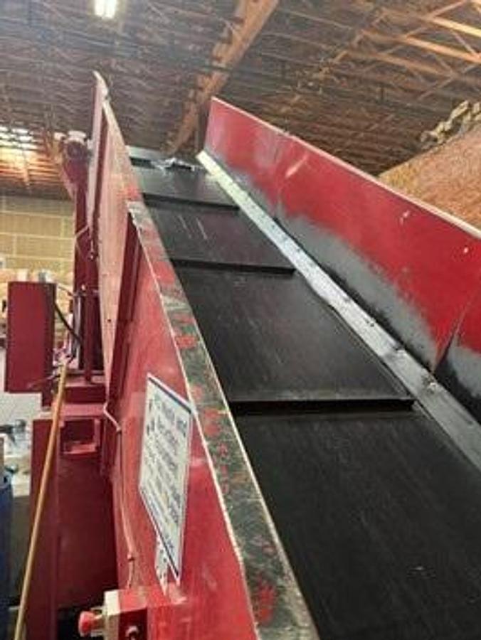 Used Max-Pak Full Pen Closed Door With Conveyor