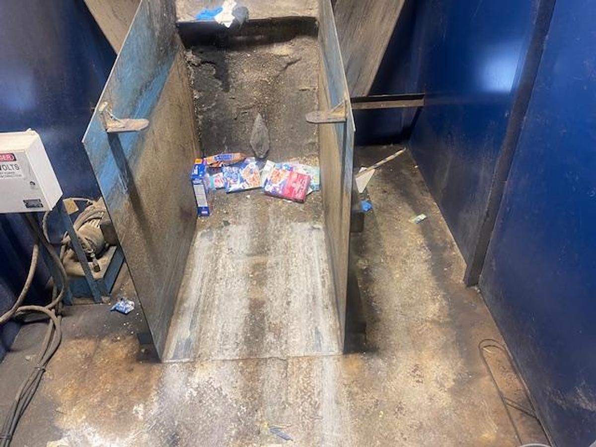 Used Bace 5 Yard Stationary Compactor