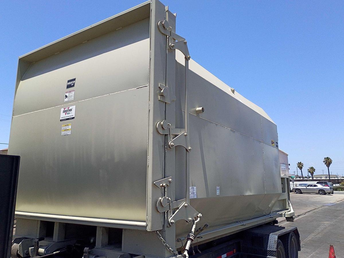 Refurbished Refurbished Marathon 25yd Self-Contained Compactor