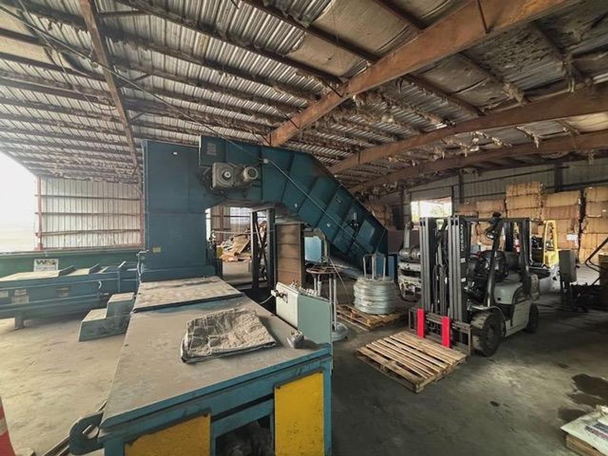 Used Marathon Nexgen 2 Ram Baler and Conveyor