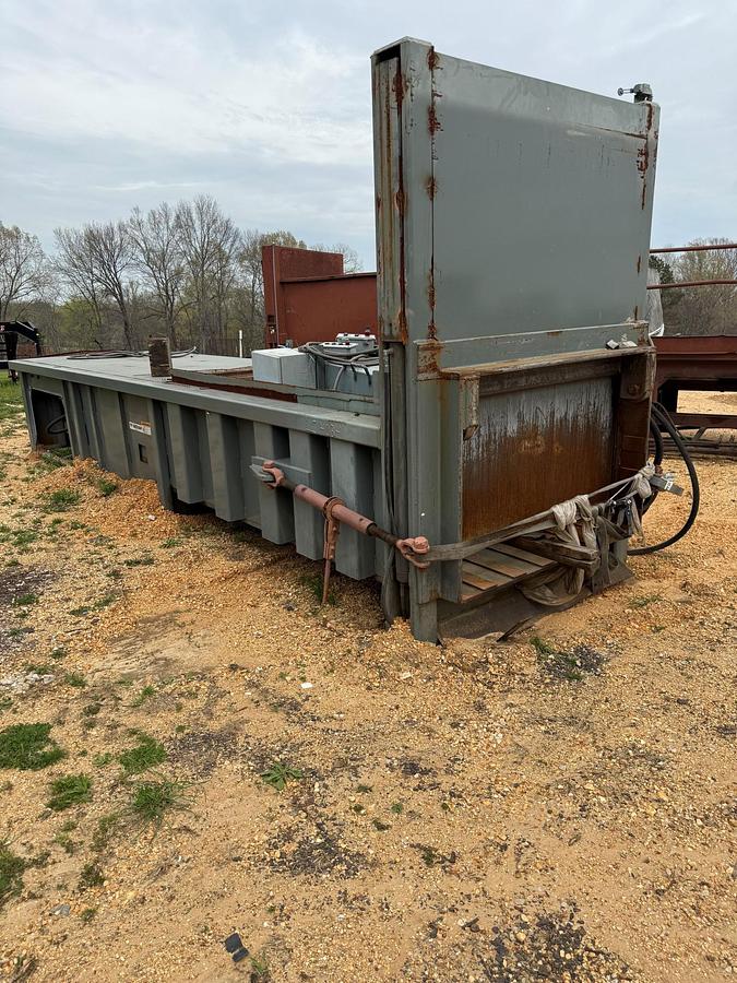 Used Wastequip 5yd Pre Crusher Stationary