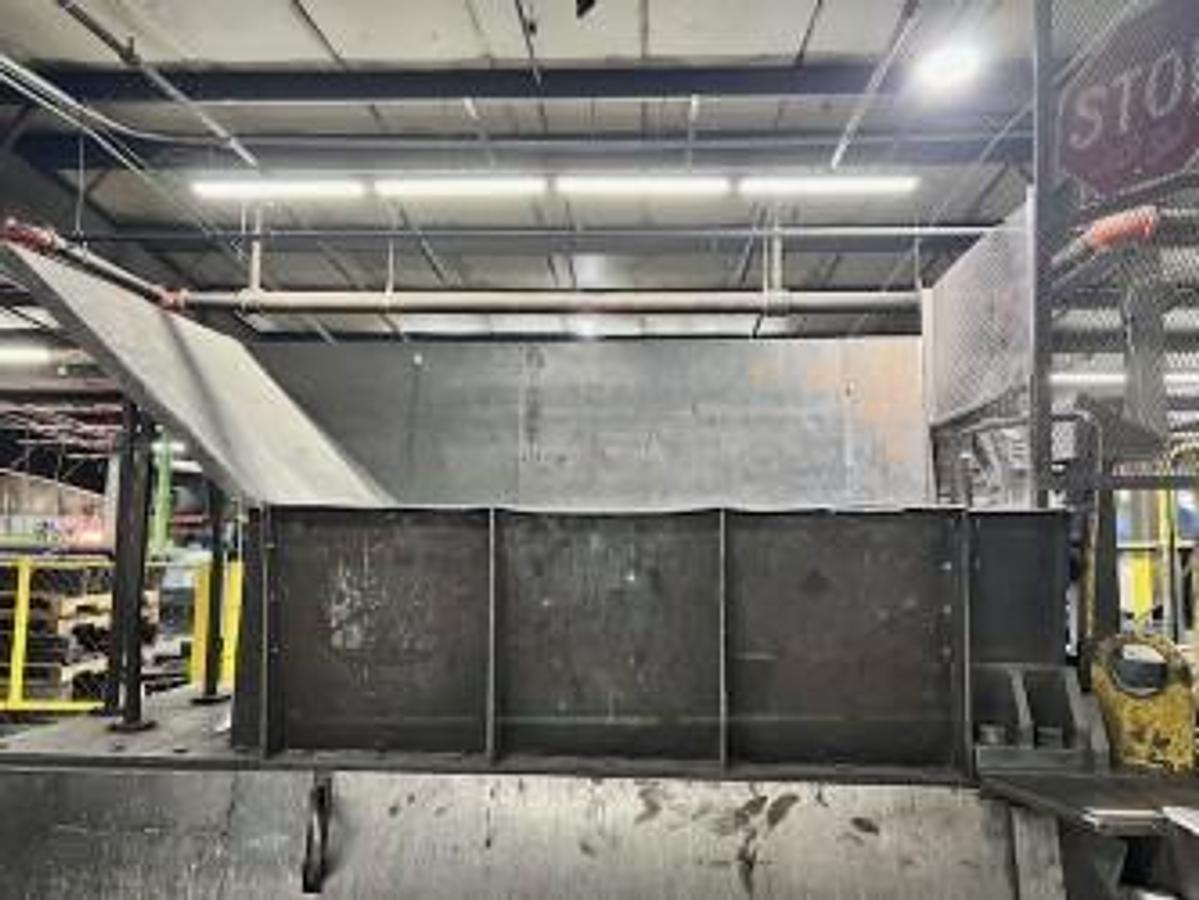 Used HARRIS TWO RAM BALER