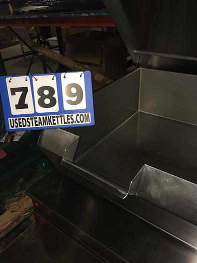 Used CLEVELAND RANGE DURA-PAN #SGL-40-TR 40 GAL. NAT. GAS TILTING BRAISING PAN/SKILLET (#789)