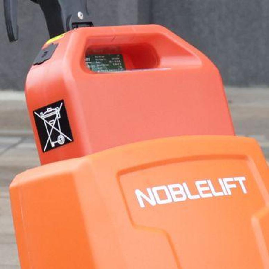 Lithium walkie tugger - Tow tractor - Light duty - Tight turning radius.