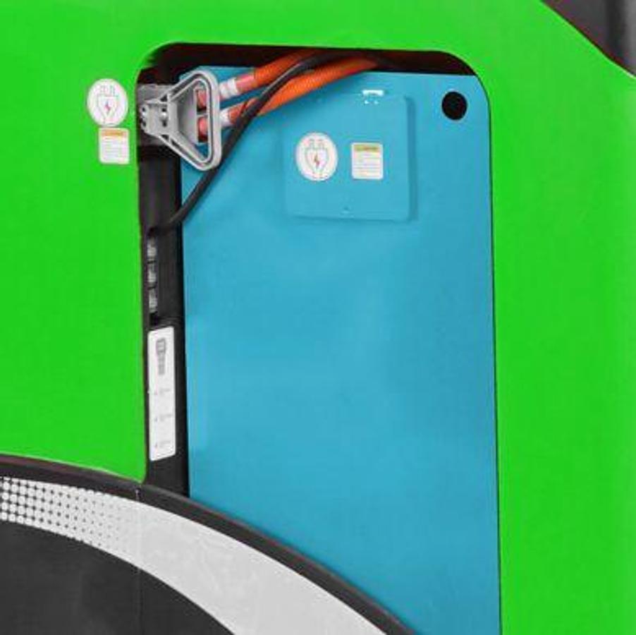 Lithium stand-up pantograph reach truck - High maneuverability - High productivity.