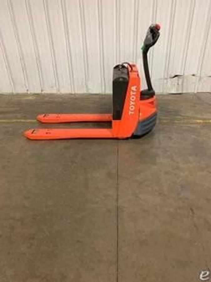 Used Toyota 7HBW23