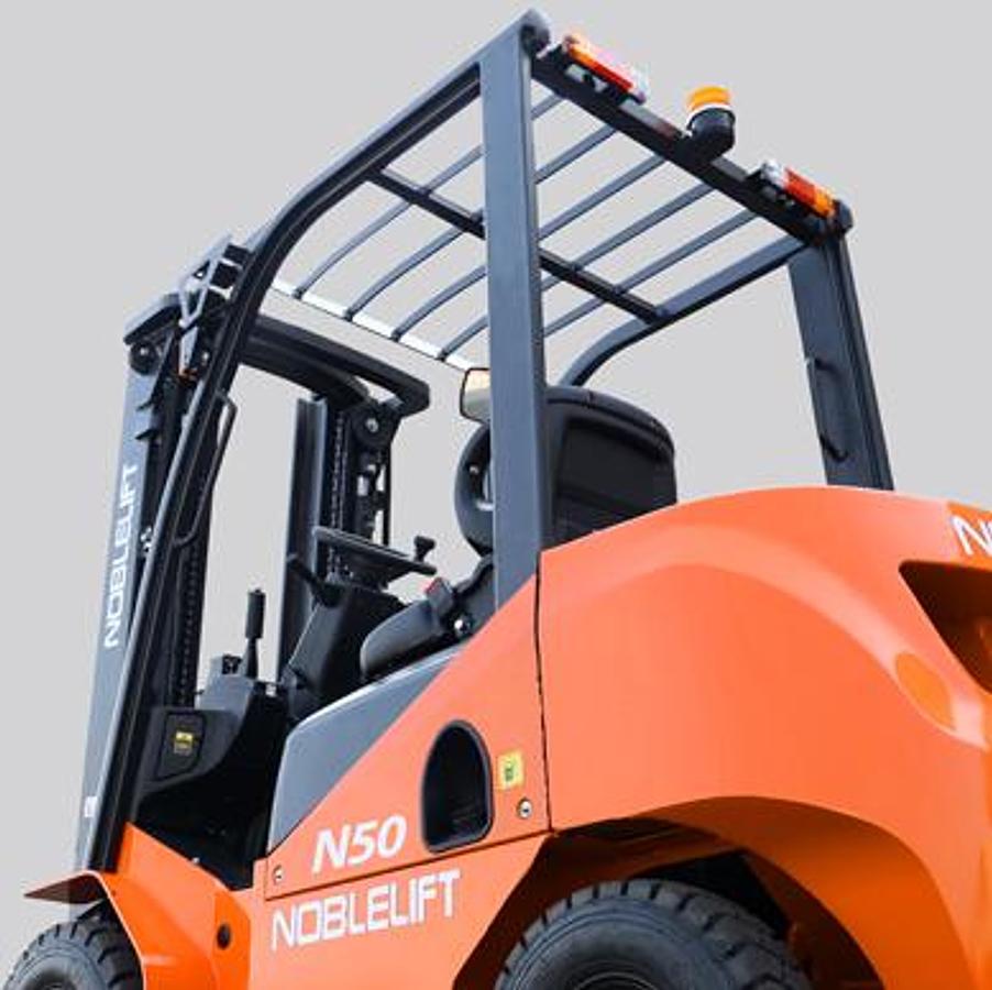 Diesel powered pneumatic forklift - Exceptional performance - Heavy Duty.
