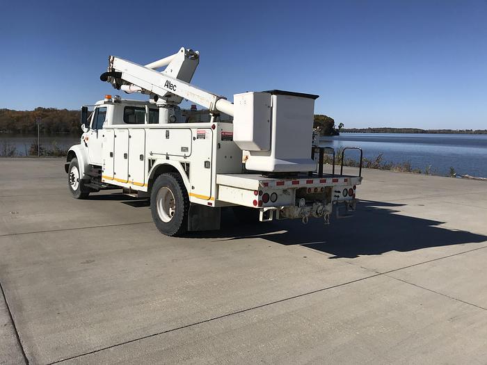 Used 2002 International 4700 w/ Altec TA41M Bucket Truck