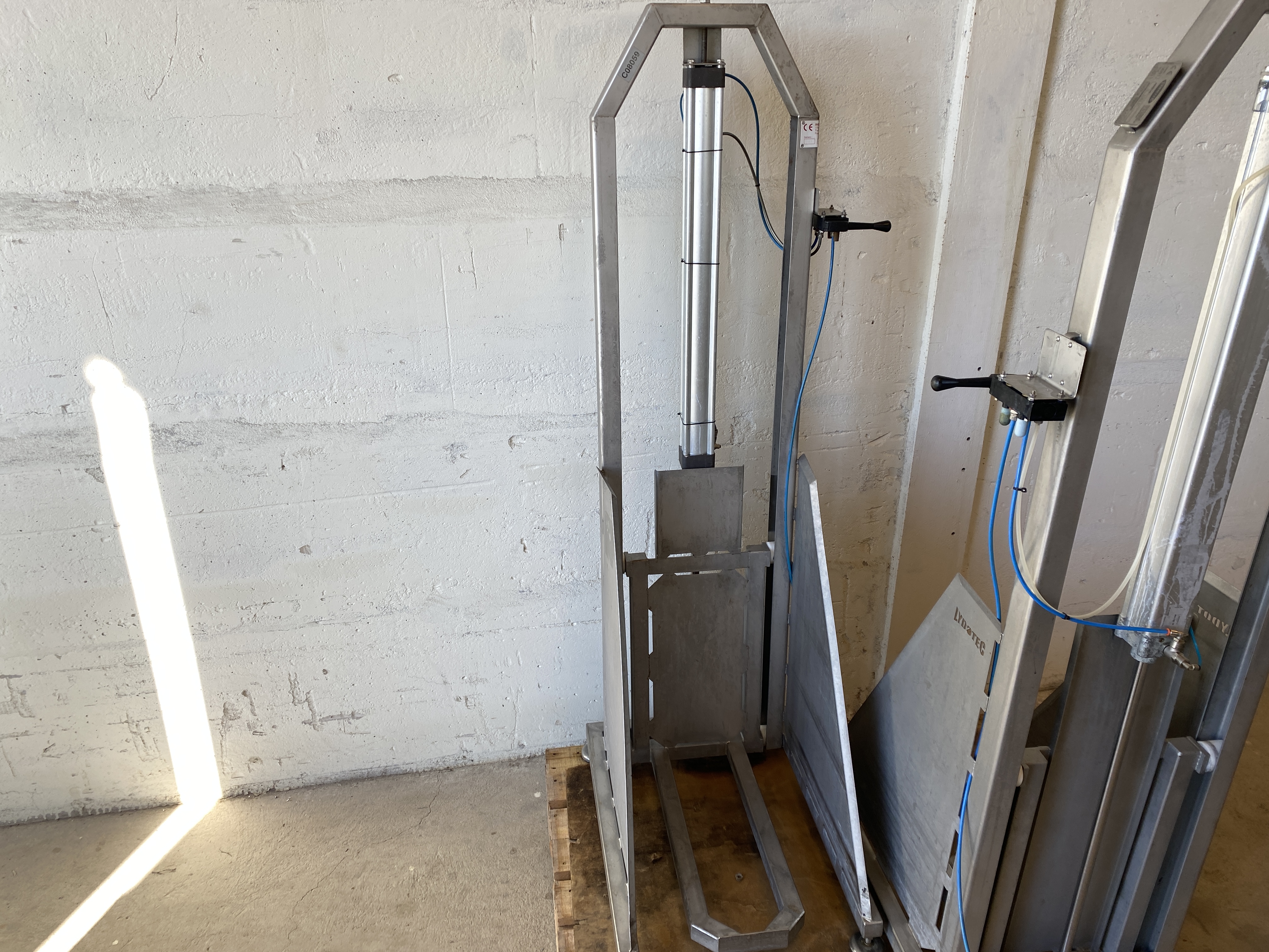 Refurbished #1359 Backlyft 60x40
