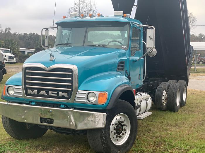 Used 2005 MACK CV 713 GRANITE