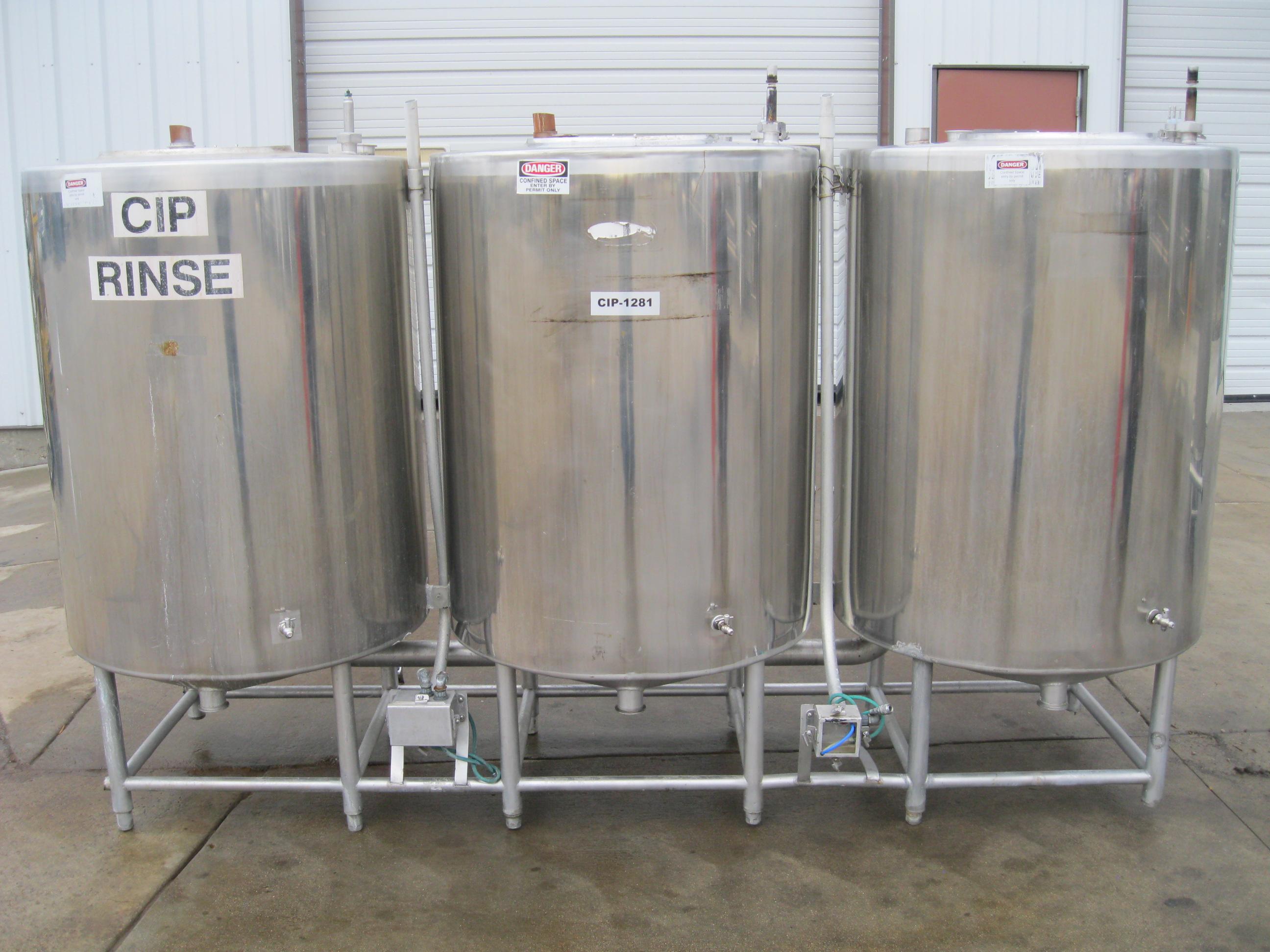 Usado 225 GALLON SINGLE SHELL TANK 3-TANK CIP SKID WITH LIDS
