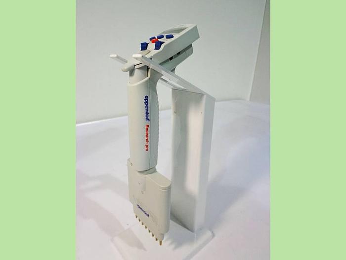 Used Eppendorf Research Pro, Multichannel Electronic Pipette 10 5-10ul. STAND NOT INCLUDED.