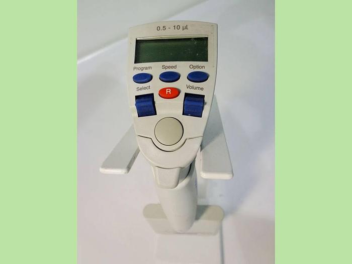 Used Eppendorf Research Pro, Multichannel Electronic Pipette 10 5-10ul. STAND NOT INCLUDED.