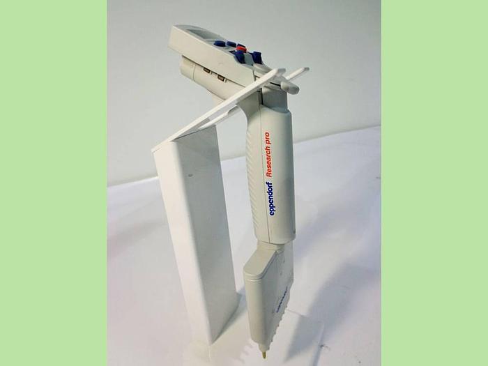 Used Eppendorf Research Pro, Multichannel Electronic Pipette 10 5-10ul. STAND NOT INCLUDED.