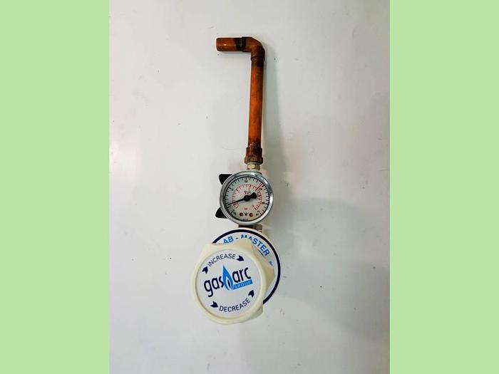Used Gas-Arc Lab-Master Hydrogen, CO2, Oxygen & Nitrogen Pressure Regulators (13 off) and CC Isolation Valves (3 off).