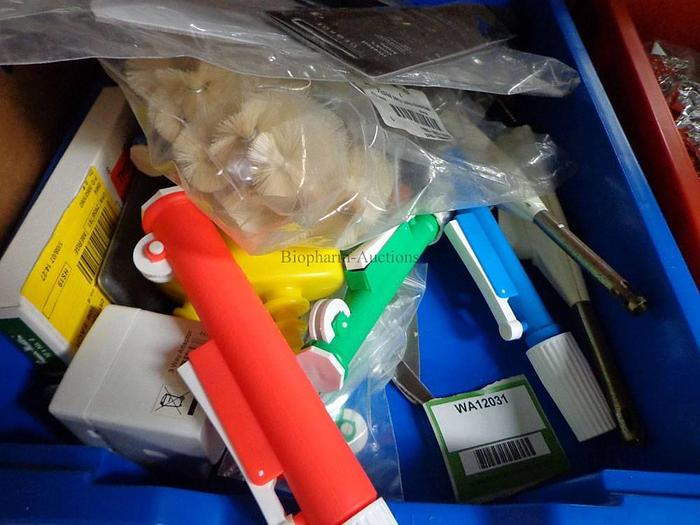 Used Selection of classroom laboratory items