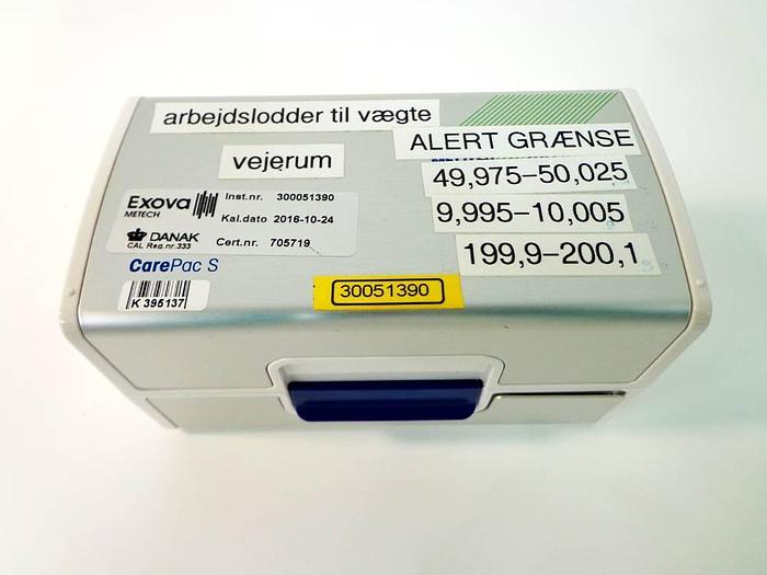 Used Mettler Toledo CarePac 200g F2 / 10g F1, with customised 50mg, WeightLink.