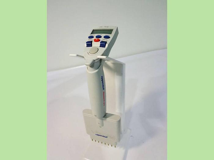 Used Eppendorf Research Pro, Multichannel Electronic Pipette 10 5-10ul. STAND NOT INCLUDED.