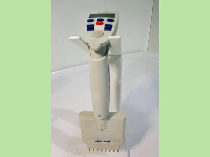 Used Eppendorf Research Pro, Multichannel Electronic Pipette 10 5-10ul. STAND NOT INCLUDED.