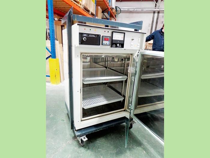 Used Leec MKll Proportional Temperature Control CO2 Incubator.