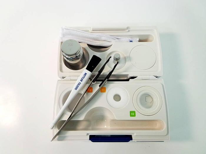 Used Mettler Toledo CarePac 200g F2 / 10g F1, with customised 50mg, WeightLink.