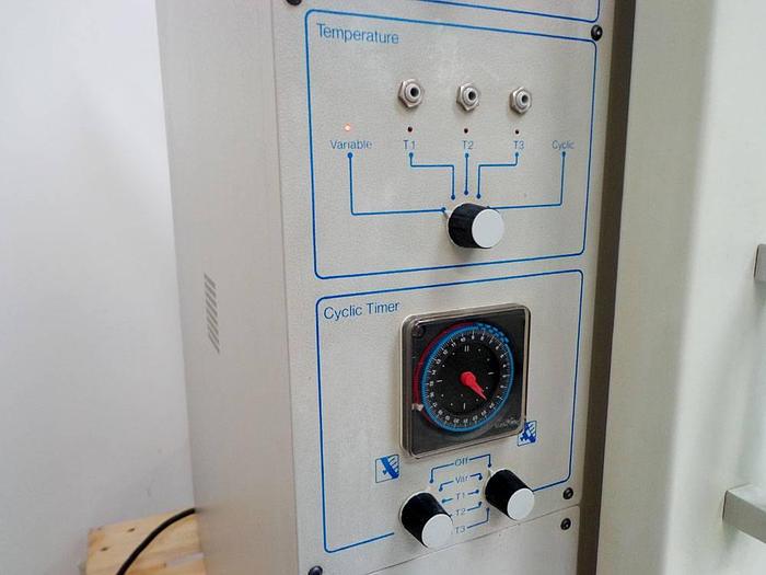 Used Gallenkamp Plus ll Incubator, IP150.DTI.C.