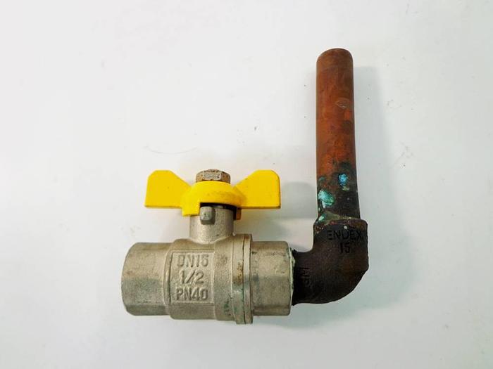 Used Gas-Arc Lab-Master Hydrogen, CO2, Oxygen & Nitrogen Pressure Regulators (13 off) and CC Isolation Valves (3 off).