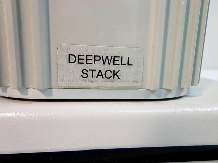 Used Agilent 1100 Series WP G2255A Robotic Well-plate Handler Stacker.