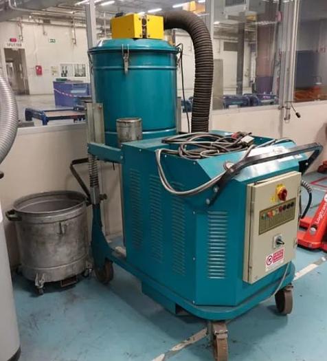 Used INDUSTRIAL VACUM CLEANER NILFISK 