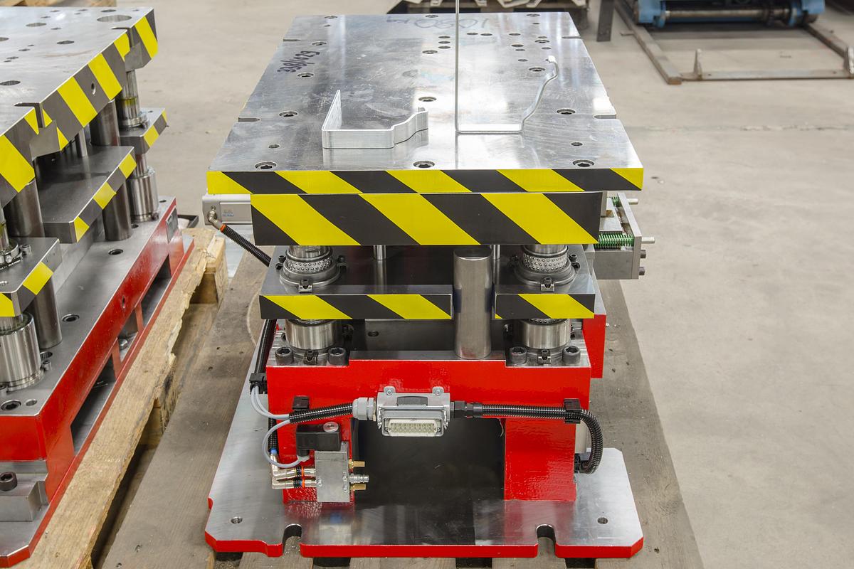 New F&P   Mfg. Systems for Accessories  #4158.1