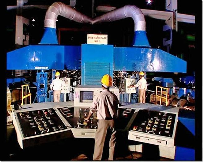 Used 300 MM DIAMETER X 600 MM DIAMETER X 500 MM 4-HI REVERSING BREAK DOWN MILL (USED)