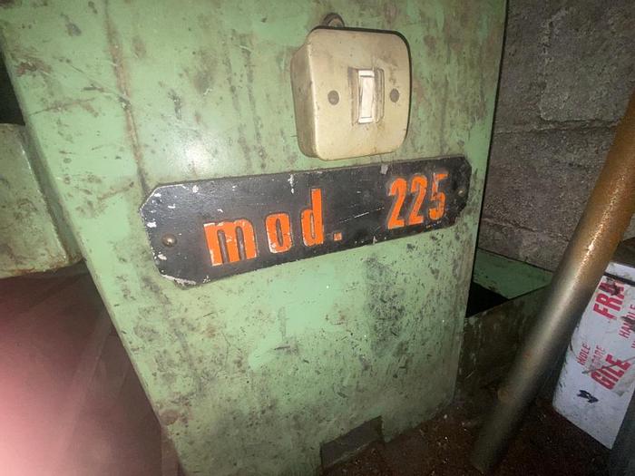 Used Pinacho Latino L-1 Mod 225 Manual Lathe