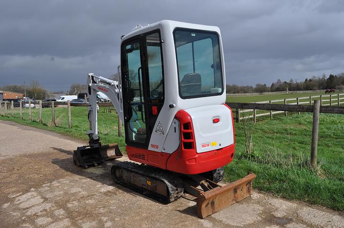 Used 2017 TAKEUCHI TB216