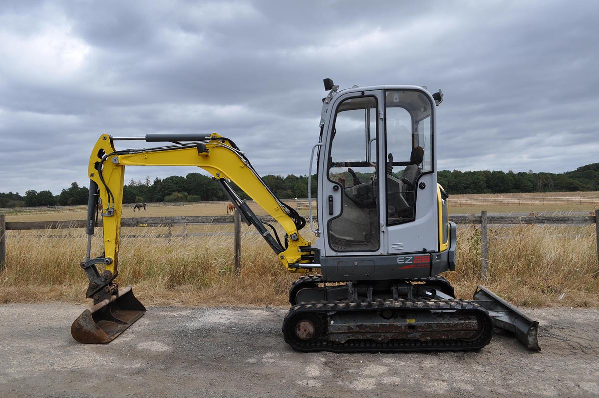Used 2017 WACKER NEUSON EZ28 W/ TILTING CAB