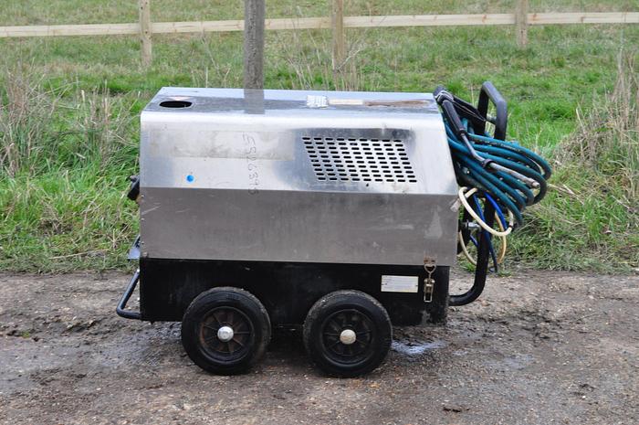 Used CLEANWELL 14-100 STEAM PRESSURE WASHER