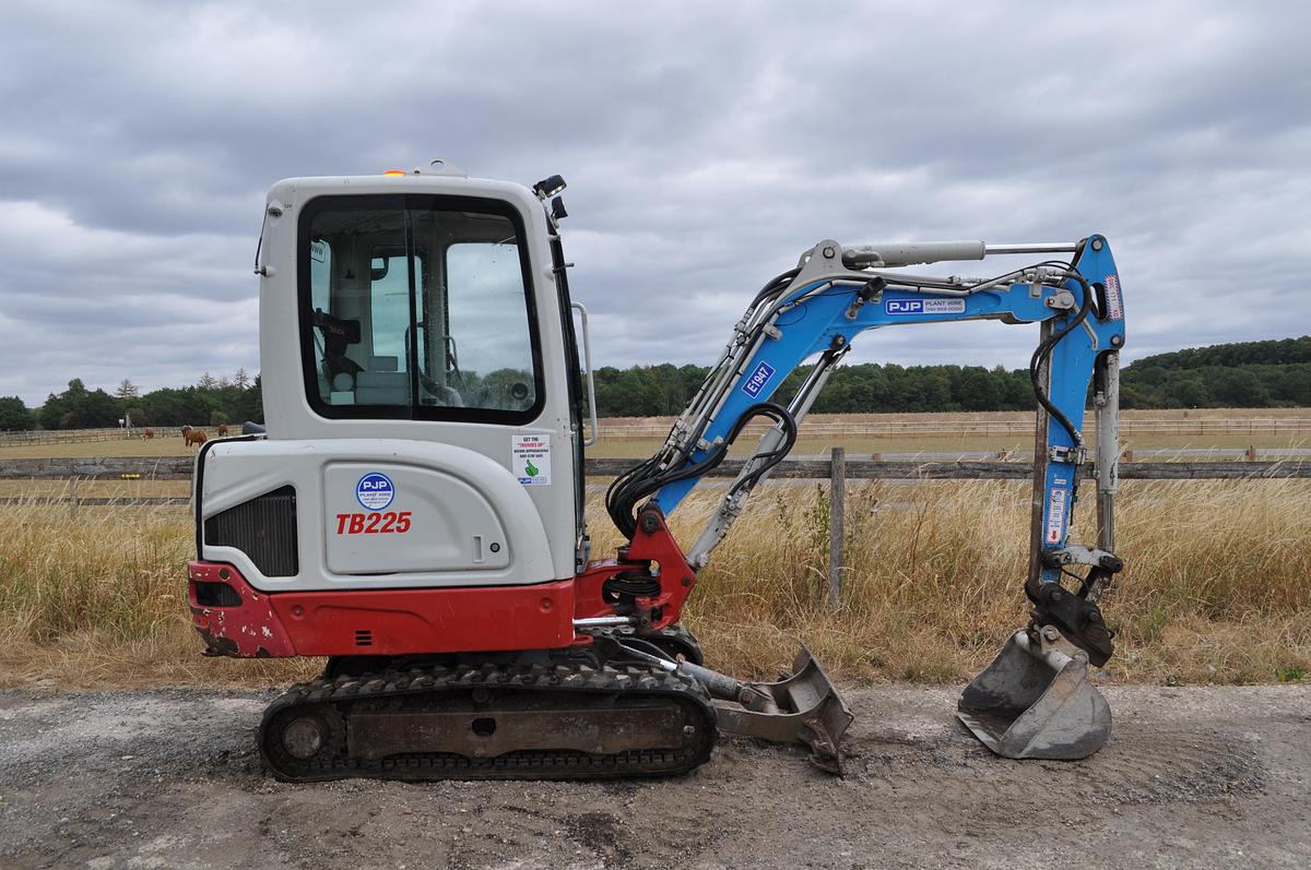 Used 2019 TAKEUCHI TB225