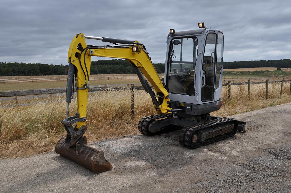 Used 2017 WACKER NEUSON EZ28 W/ TILTING CAB