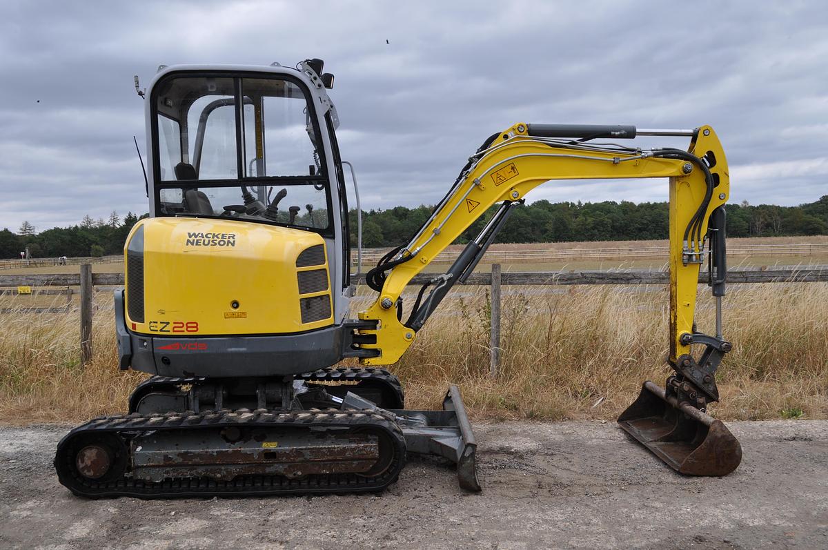 Used 2017 WACKER NEUSON EZ28 W/ TILTING CAB