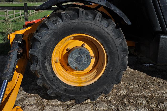 Used 2010 JCB 535-125