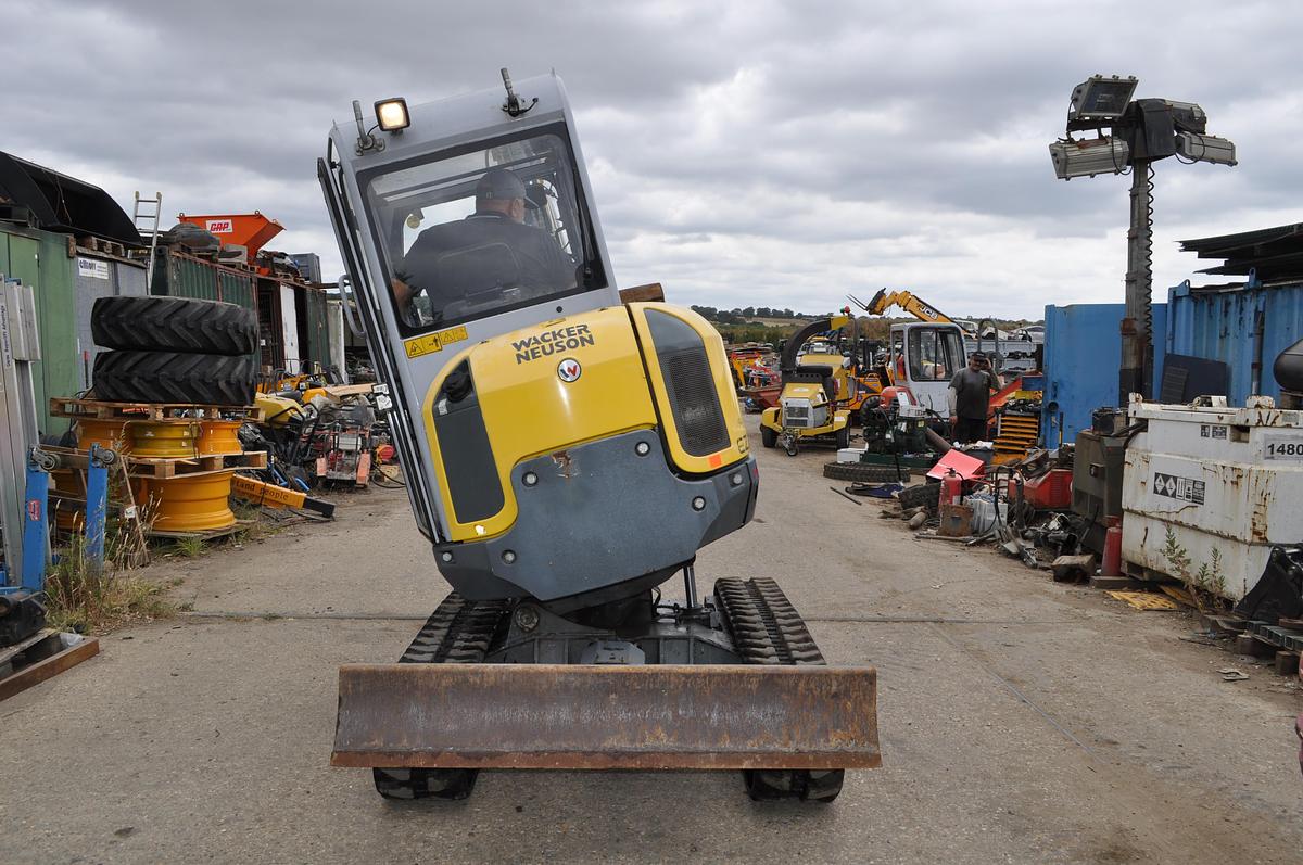 Used 2017 WACKER NEUSON EZ28 W/ TILTING CAB