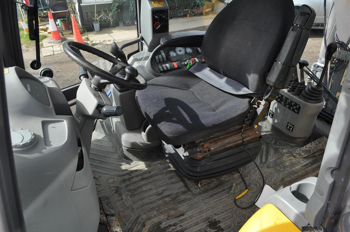 Used 2005 VOLVO BL71