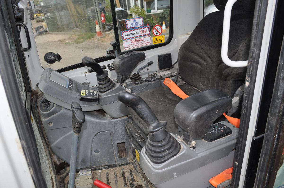 Used 2019 TAKEUCHI TB225