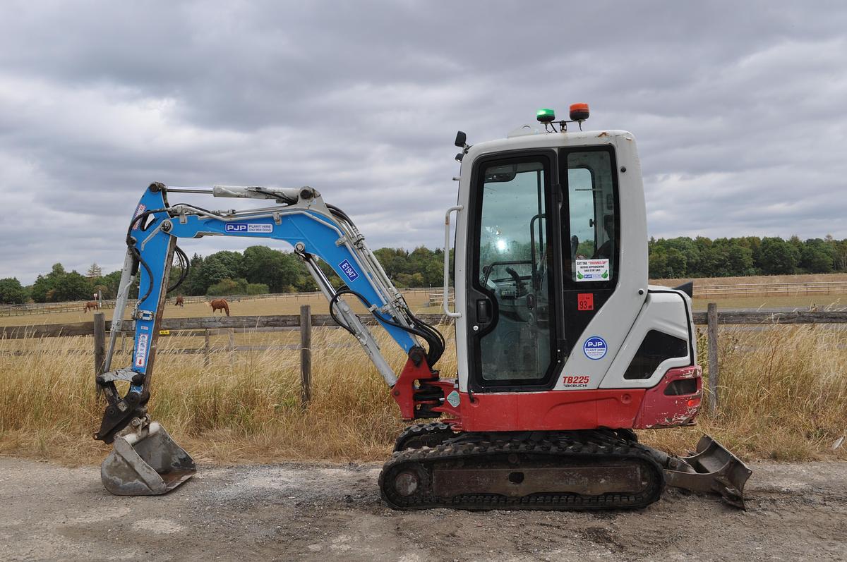 Used 2019 TAKEUCHI TB225