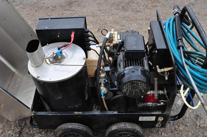 Used CLEANWELL 14-100 STEAM PRESSURE WASHER