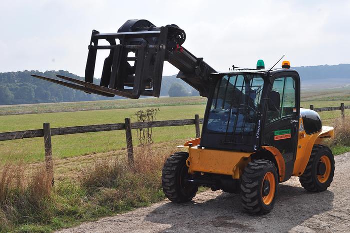 Used JCB 520-40
