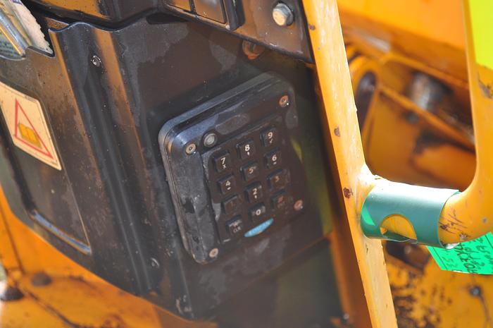 Used 2010 THWAITES MACH201 1T DUMPER