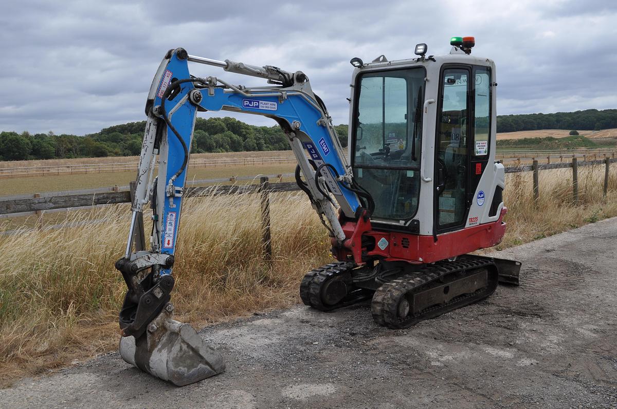Used 2019 TAKEUCHI TB225